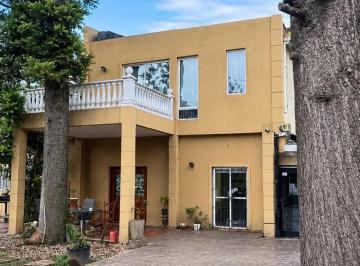 Casa · 420m² · 4 Ambientes · 1 Cochera · Casa - San Miguel