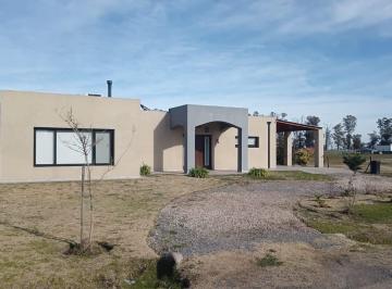 Casa · 172m² · 5 Ambientes · 1 Cochera · Venta Casa Cinco Ambientes Barrio Tres Pinos