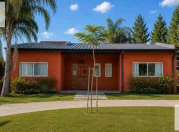 Casa · 800m² · 4 Ambientes · 1 Cochera · Casa - San Rafael