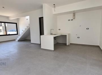 Casa · 100m² · 4 Ambientes · Duplex de 3 Ambientes en Venta en La Angélica