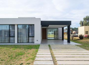 Casa · 150m² · 4 Ambientes · Casa 4 Ambientes en Venta Campo Daromy San Vicente