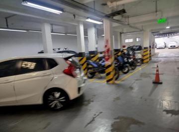 Local comercial · 300m² · 2 Cocheras · Venta V Crespo Galpon Local Garage con Renta