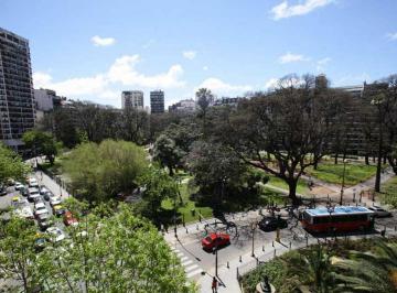 Departamento · 100m² · 3 Ambientes · 1 Cochera · Alquiler Divino con Vista a Plaza Vicente López. Todo Amoblado y Equipado