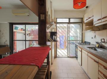 PH · 68m² · 3 Ambientes · PH 3 Ambientes en Dos Plantas con Patio y Parrilla en Flores – Apto Crédito – a Refaccionar