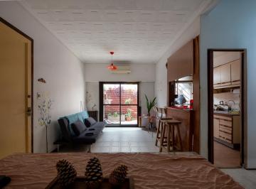 PH · 68m² · 3 Ambientes · PH 3 Ambientes en Dos Plantas con Patio y Parrilla en Flores – Apto Crédito – a Refaccionar