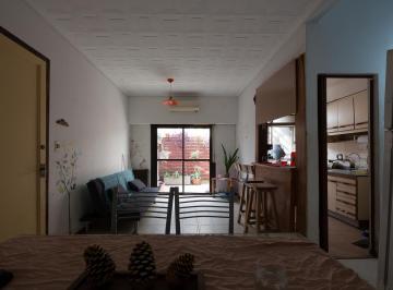 PH · 68m² · 3 Ambientes · PH 3 Ambientes en Dos Plantas con Patio y Parrilla en Flores – Apto Crédito – a Refaccionar
