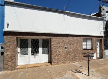 Casa · 166m² · 4 Ambientes · 1 Cochera · Venta de Casa 3 Dor. San Nicolas Apta Credito