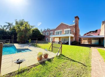 Casa · 470m² · 7 Ambientes · 2 Cocheras · Casa en Venta de 2 Plantas, con Jardín, Pileta y Cochera - Punta Chica, San Fernando