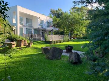 Casa · 322m² · 8 Ambientes · 2 Cocheras · Casa en Venta en Mayling Club de Campo
