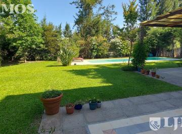 Casa · 228m² · 7 Ambientes · 2 Cocheras · Oportunidad. Apto Credito. 3 Dorm., Escritorio y Servicio.