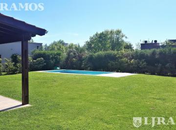 Casa · 244m² · 7 Ambientes · 1 Cochera · 3 Dorm. y Servicio. Alquiler S/m y Venta.