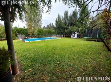 Casa · 220m² · 7 Ambientes · Apto Credito. 4 Dorm., Escritorio y Servicio.