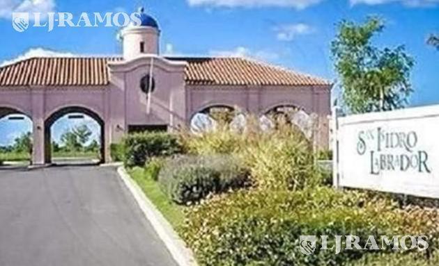 Terreno · 895m²