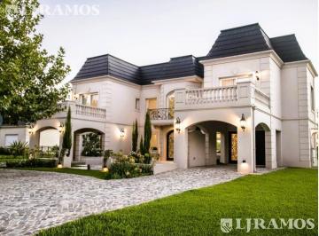 Casa · 360m² · 7 Ambientes · 2 Cocheras · Lote Al Golf 2.100 m². 4 Dorm..