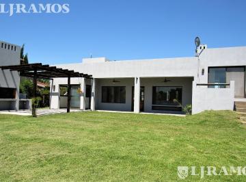 Casa · 170m² · 6 Ambientes · 2 Cocheras · Apta Credito. a Laguna. Sin Pileta.