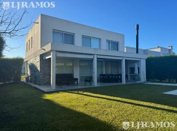 Casa · 250m² · 7 Ambientes · Casa con 3 Dorm. en Venta Y/o Alquiler en Los Lagos, Nordelta.