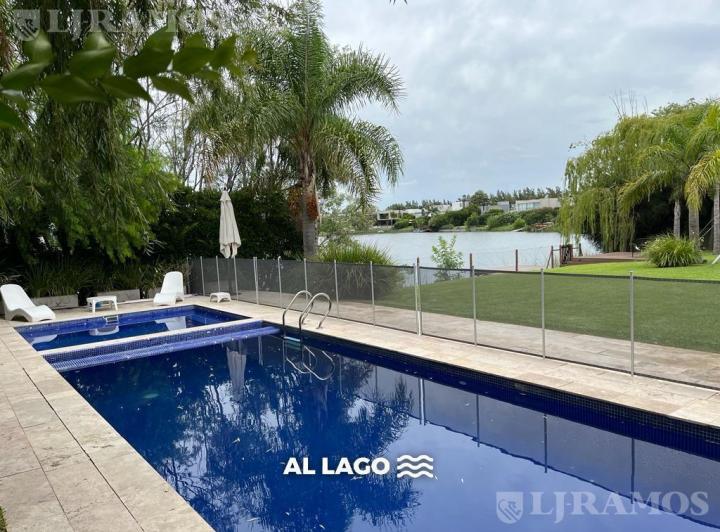 Casa · 300m² · 6 Ambientes · 2 Cocheras