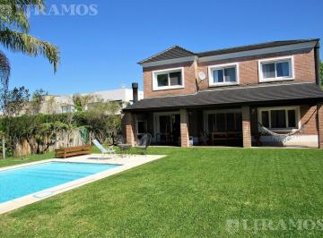 Casa · 230m² · 6 Ambientes · 3 Cocheras · Casa en Venta Apto Credito. Santa Clara, Villanueva. Lote Interno.