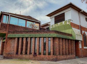 Casa · 173m² · 8 Ambientes · 2 Cocheras · Venta - Casa - 6 Ambientes - Pomeya - Garage y Mucho Mas