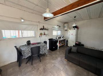 Casa · 44m² · 2 Ambientes · 1 Cochera · Lote Propio 200 m² en Domselar