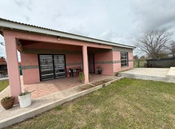 Casa · 80m² · 2 Ambientes · Casa en Venta con Parque y Pileta