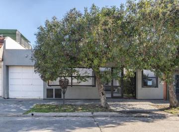 0-Frente · Casa en PH con Dos Unidades y Doble Cochera en Venta. Bernal Oeste. Apto Crédito