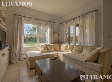Casa · 170m² · 4 Ambientes · 2 Cocheras · Casa en Una Sola Planta en Venta Y/o Alquiler en Santa Bárbara.