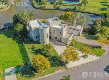 Casa · 386m² · 7 Ambientes · 2 Cocheras · Casa Al Río 4 Dorm. en Alquiler en El Yacht - Nordelta