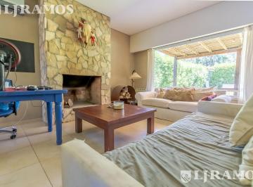 Casa · 190m² · 7 Ambientes · 1 Cochera · Casa con 3 Dorm. en Venta en San Francisco - Villanueva