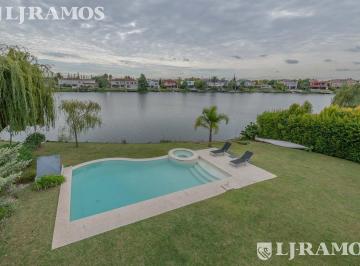 Casa · 375m² · 8 Ambientes · Casa Al Agua en Venta en Los Castores - Nordelta con 4 Dorm..