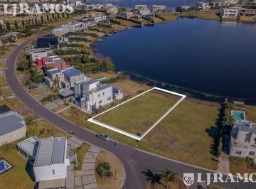 Terreno · 921m² · Apto Credito. Gran Lote a Laguna 949 m²