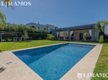 Casa · 181m² · 7 Ambientes · Lote Interno. 3 Dorm.. en Venta en San Agustín