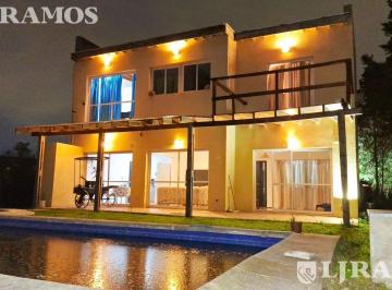 Casa · 150m² · 7 Ambientes · Oportunidad. 3 Dorm.. Pileta. Barrio Escriturable.
