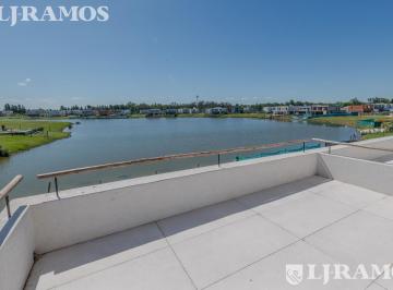 Casa · 223m² · 7 Ambientes · A Estrenar. 4 Dorm. y Area Servicio.