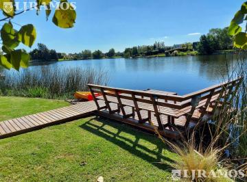 Casa · 270m² · 7 Ambientes · 2 Cocheras · Nor - Oeste. 4 Dorm. (2 Suites) y Area de Servicio