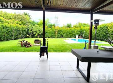 Casa · 145m² · 5 Ambientes · 1 Cochera · Apto Credito. Lote Interno. 4 Dorm..