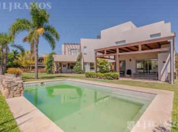 Casa · 435m² · 6 Ambientes · 5 Cocheras · Casa con 5 Dorm. en Venta en Los Castores - Nordelta