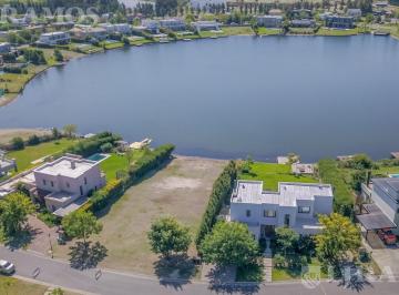 Terreno · 947m² · Excelente Lote a La Laguna en Venta en San Gabriel.