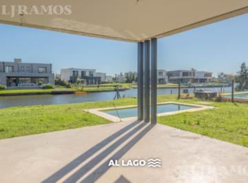 Casa · 226m² · 7 Ambientes · 2 Cocheras · A Laguna Orientacion Nor - Oeste.