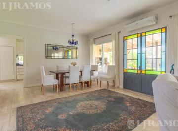 Casa · 213m² · 6 Ambientes · 2 Cocheras · Casa en Venta en El Barrio Santa María de Tigre