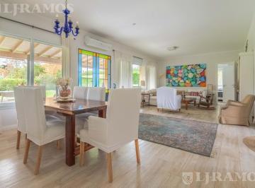 Casa · 213m² · 6 Ambientes · 2 Cocheras · Casa en Venta en El Barrio Santa María de Tigre