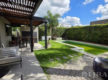 Casa · 139m² · 5 Ambientes · 2 Cocheras · Lote Interno. Barrio Cerrado. Impecable.