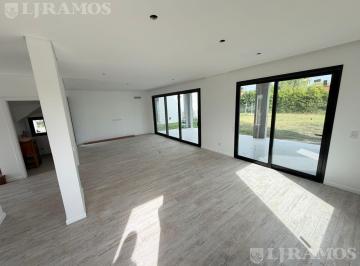 Casa · 165m² · 6 Ambientes · 3 Cocheras · Casa a Estrenar en Vila Marina I, Villanueva