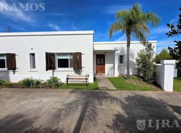 Casa · 152m² · 5 Ambientes · 4 Cocheras · Excelente Calidad y Estado. 3 Dorm. y Servicio.