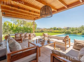Casa · 526m² · 8 Ambientes · 3 Cocheras · Casa en Venta en El Golf de Nordelta