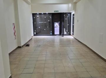 Local comercial · 130m² · 1 Ambiente · Local en Alquiler - Monoambiente 2 Baños - 130 m - Flores