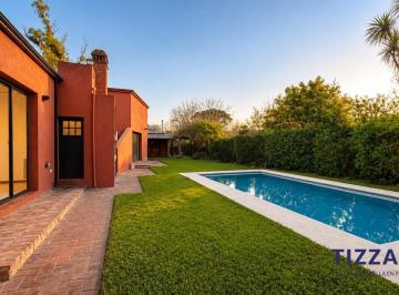 Casa · 199m² · 5 Ambientes · 2 Cocheras · Casa en Venta en El Carmencito
