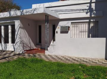 Casa · 247m² · 3 Ambientes · 1 Cochera · Casa en San Lorenzo