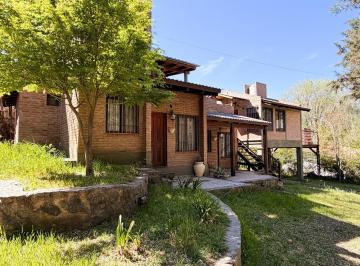 Casa · 460m² · 14 Ambientes · 6 Cocheras · Venta Complejo Turístico Compuesto de 5 Cabañas a m de La Ruta y El Río.