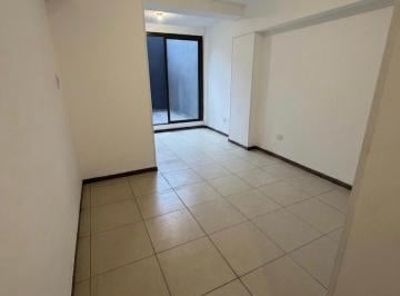 Consultorio · 20m² · 1 Ambiente · Monoambiente con Patio en Barrio Lourdes